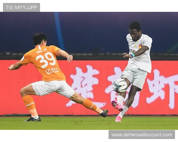 扎伊恩突破拉开内线防守差距 提升球队关键时刻得分效率