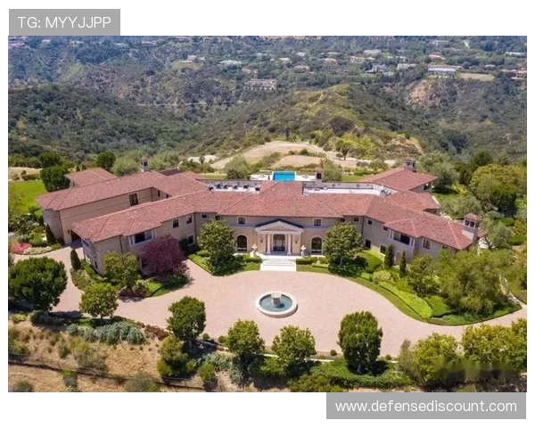 梅根·拉皮诺退役后直接住进比弗利山庄，每天喝的蛋白粉比我工资还贵